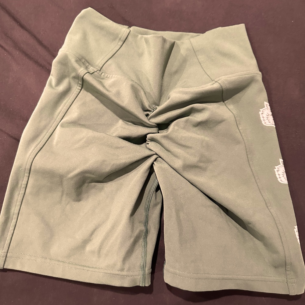 Hunter green women's darc sport shorts scrunch butt